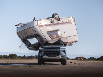 Test wytrzymałości Toyoty Hilux